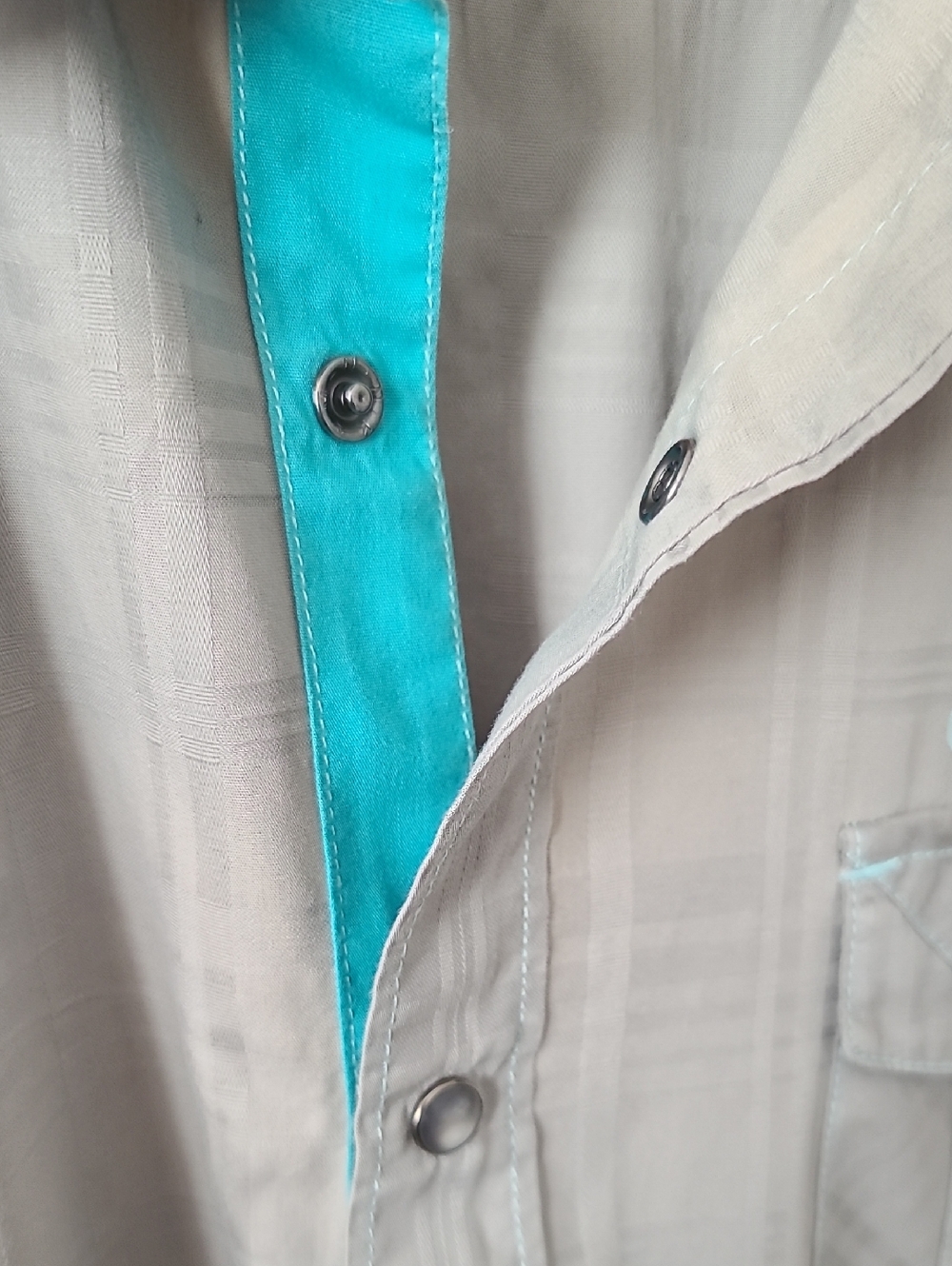Men's Guess Short Sleeve Button-Down Shirt in Light Gray (Sz XL) - Picture 3 of 10